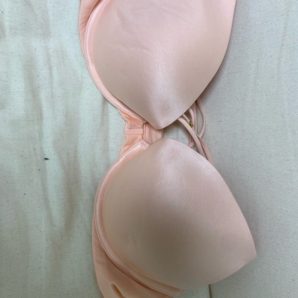 Like NEW Victoria's Secret Pale Peach color Bra